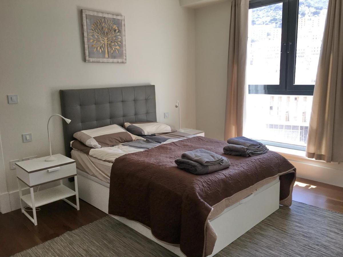 Luxurious Central Apartment With Pool Gibraltar Exterior photo